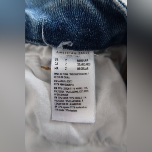 American Eagle Ripped Mom Jeans - Picture 3 of 3